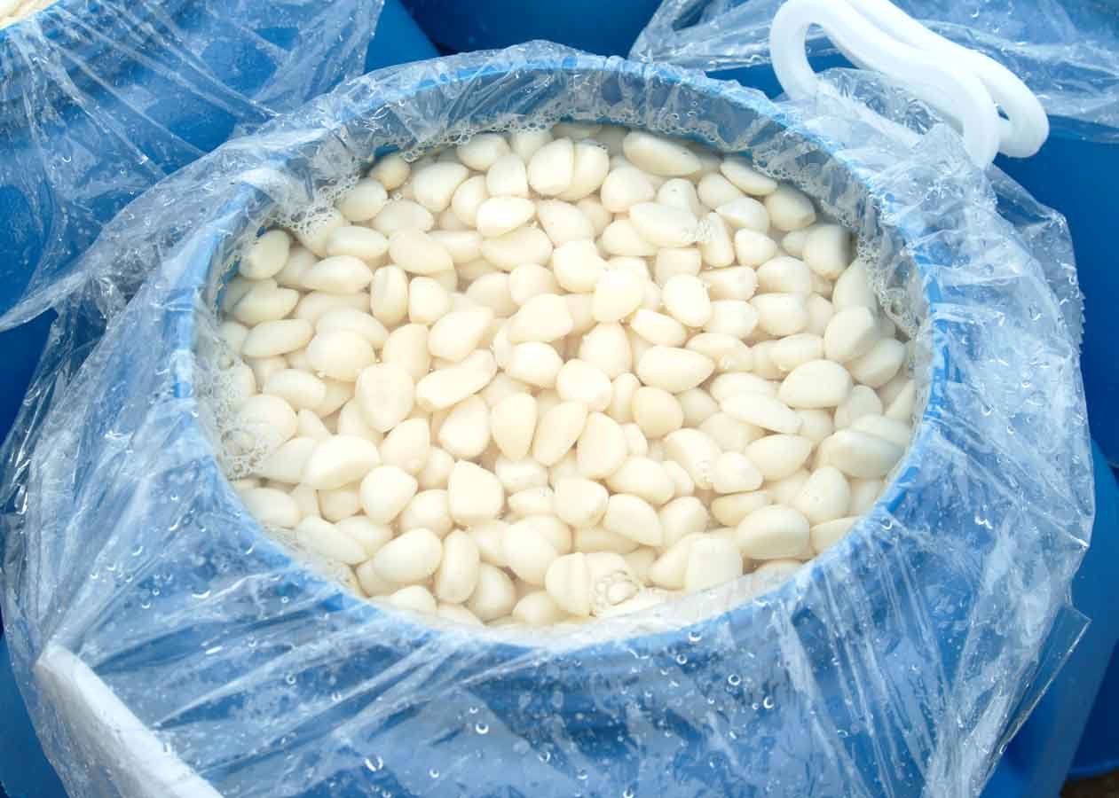 Garlic_Cloves_In_Brine.jpg