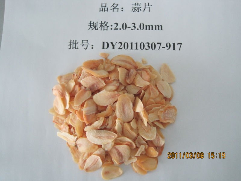 2001 new crop Dehydrated  garlic flake 2.0-3.0 mm