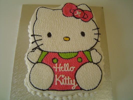 33 Hello Kitty cakes for