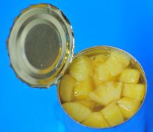 Canned pineapple chunks in light syrup