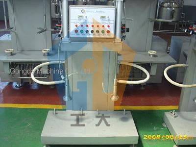 Isopiestic filling machine with double heads