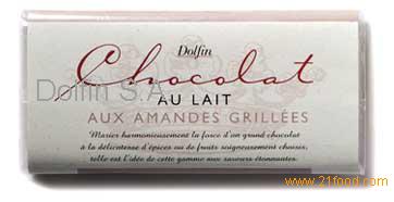 Milk chocolate with grilled almonds