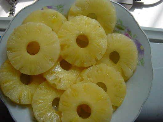 canned pineapple slice