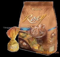 Pure fine milk chocolate pralines with hazelnut cream and cereals