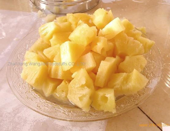 Canned pineapple pieces