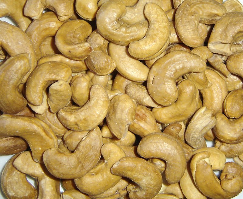 Raw Cashew Nuts in shell