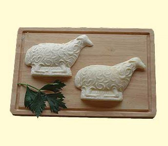 Cheese sheep (tvarovany syr-ovecka)