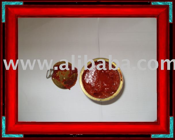 Tomato paste in Tins