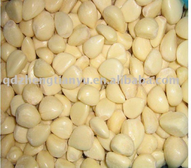 peeled garlic clove