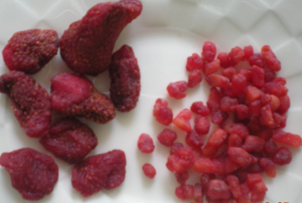  Dried   strawberry   dice 