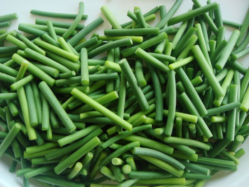 Frozen garlic cuts