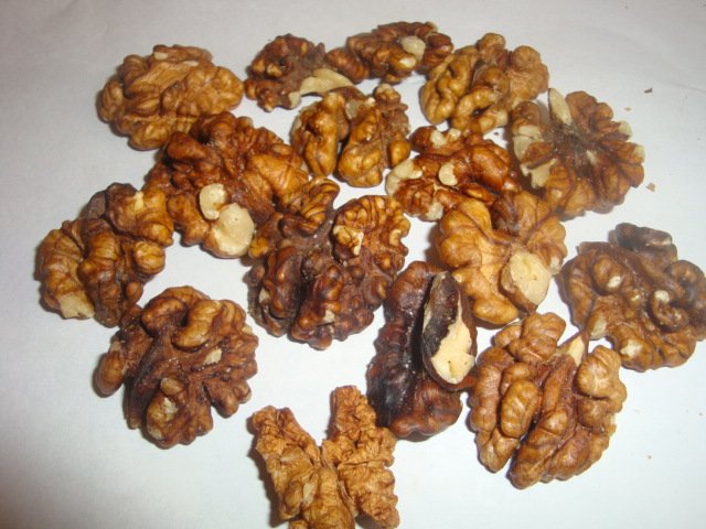 amber half walnut kernels