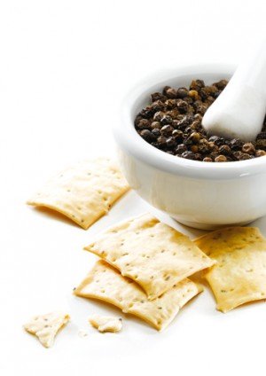 Crisp Baked Crackers with Black Pepper