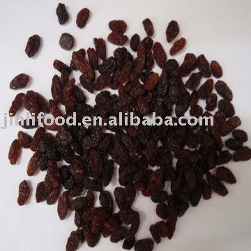 Dried dark red raisin
