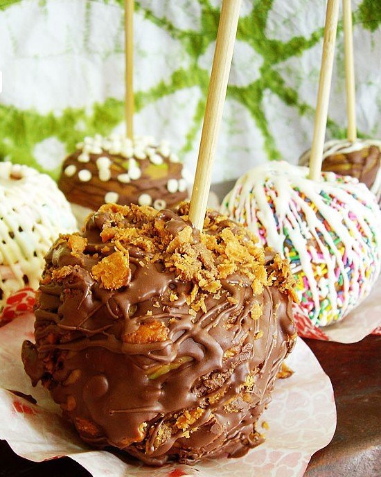 sweet desserts -Peanut Brittle Caramel Apples