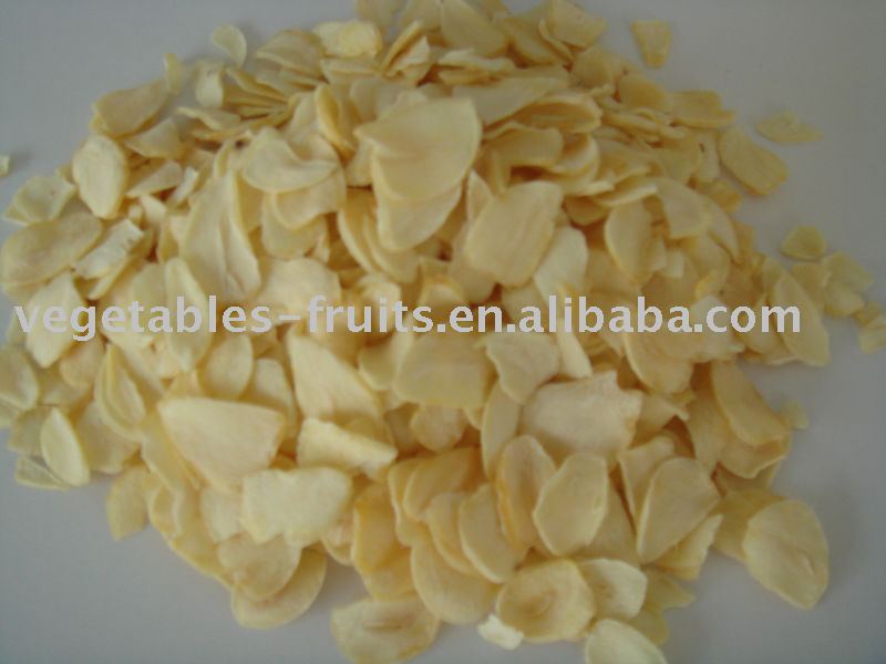 dehydrated garlic flakes