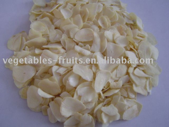 Dehydrated  garlic flakes