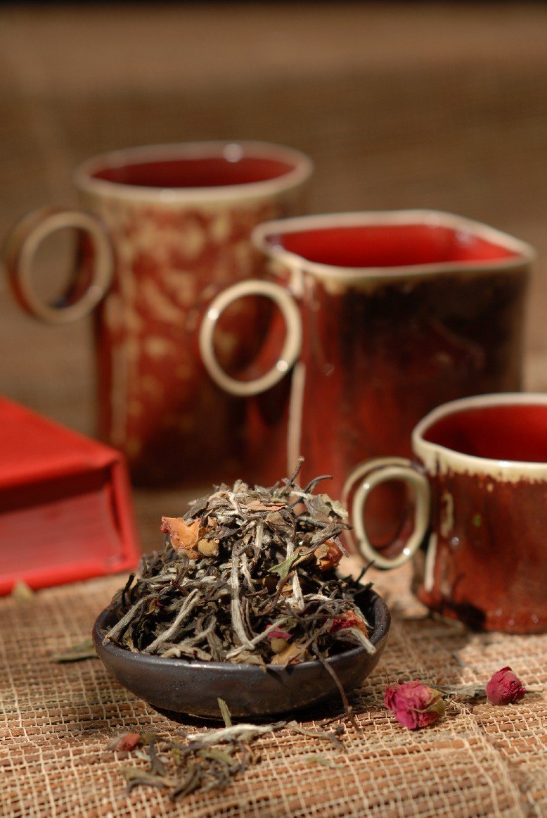 Loose Leaf Rosy White Peony Tea in Dragon Gift Box