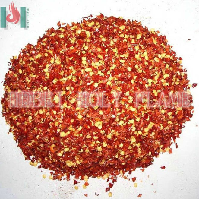 dry  crushed chili with seeds