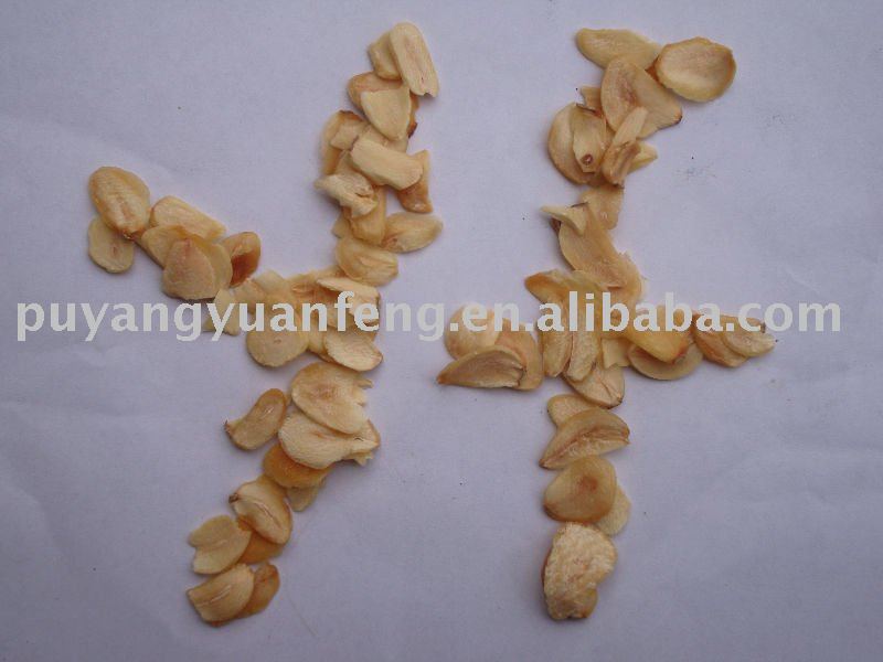 dehydrated garlic flakes