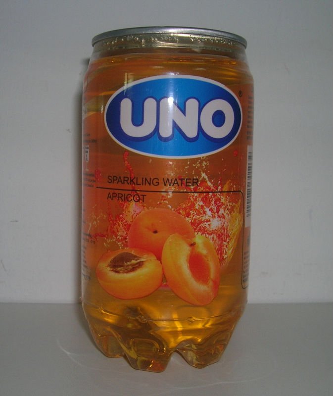 UNO Apricot flavor sparkling water