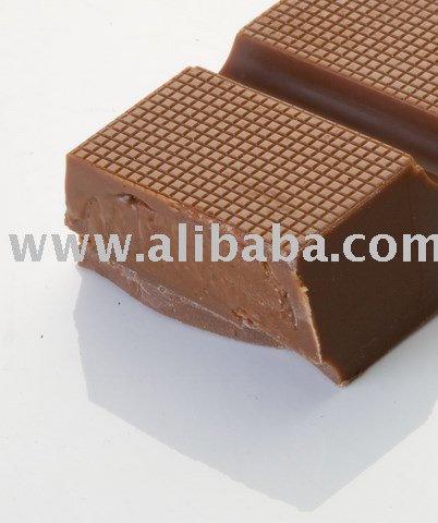 Milk chocolate bar with extra praline