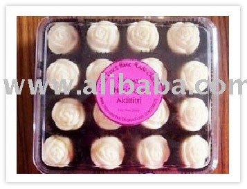 chocolate favor : 32 in a square box