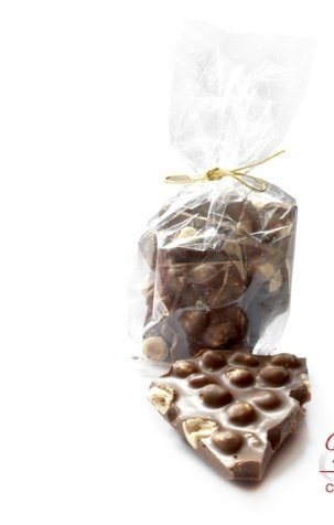 Chocolate -Huusschoggi* Haselnuss- Mandel-Sultaninen