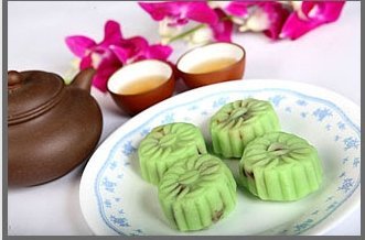 Mini Pandan Snowskin  White   Lotus  Paste with Cranberries Mooncakes