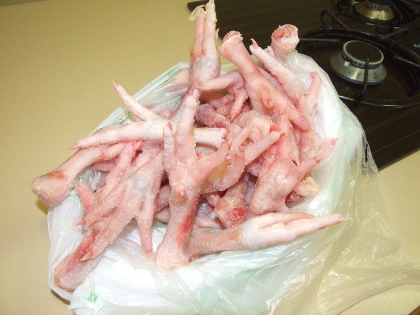 frozen and fresh chicken feet