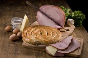 Round pastry with ham and cheese-Vitta Catering