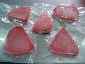 FROZEMN  TUNA   STEAK ,  CO  TREATED, SKINLESS, BONELESS, BLOODLINE REMOVED, DARK MEAT TRIMMED.
