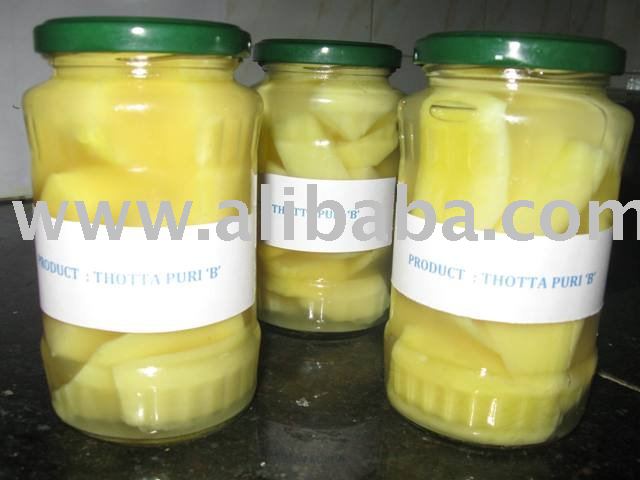 Mango slices in jars