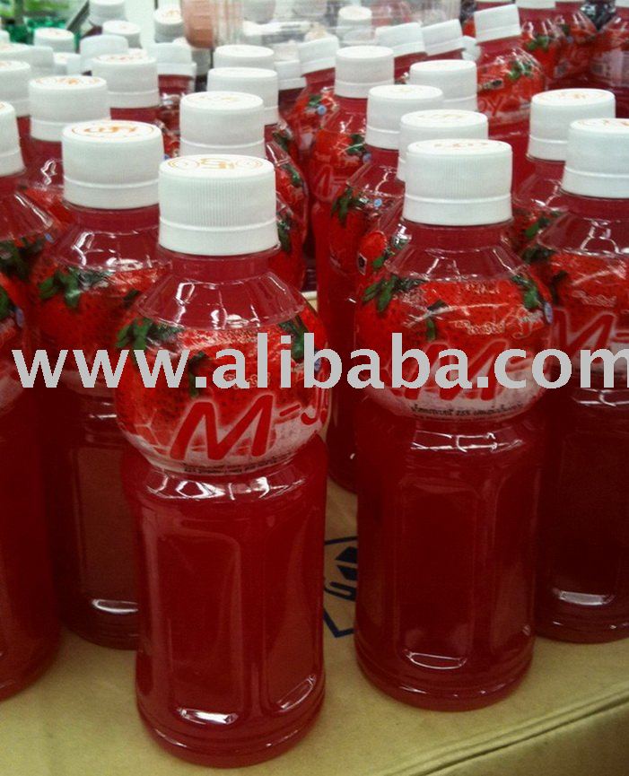 350 cc Strawberry Juice 25%, Nata de Coco 25%, Fructose 7%, Artificail Color and Flavor.