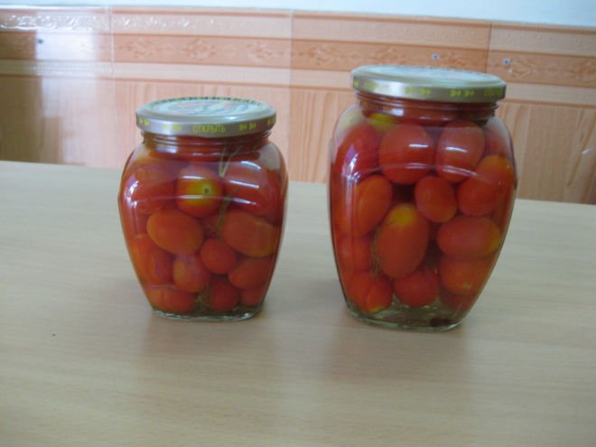  Pickled  tomato in jar