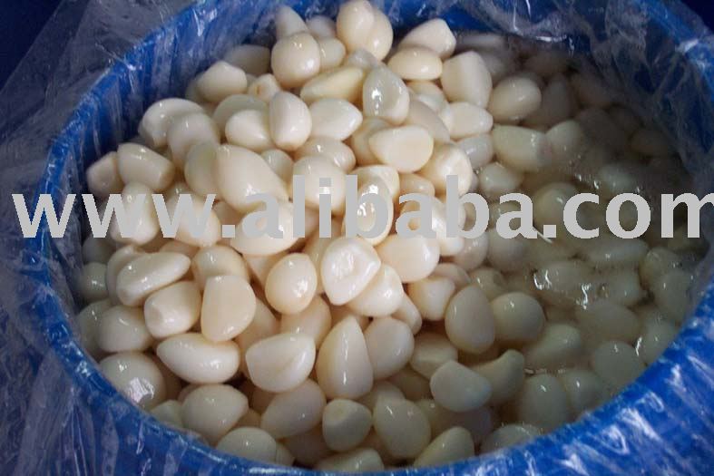 White  Peeled   Garlic   Cloves  in  brine 