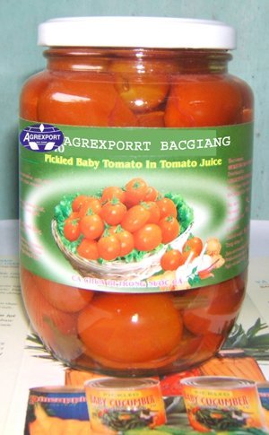 Pickled tomato in glass jar 540 ml