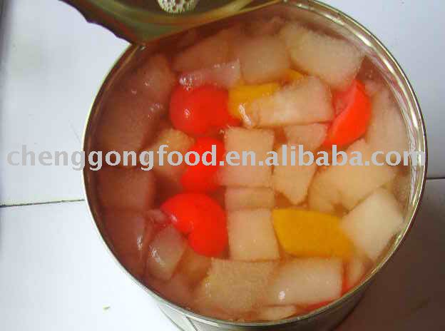 canned fruit cocktail in syrup