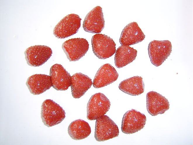 Canned strawberry in syrup
