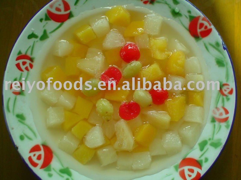 canned fruits cocktail