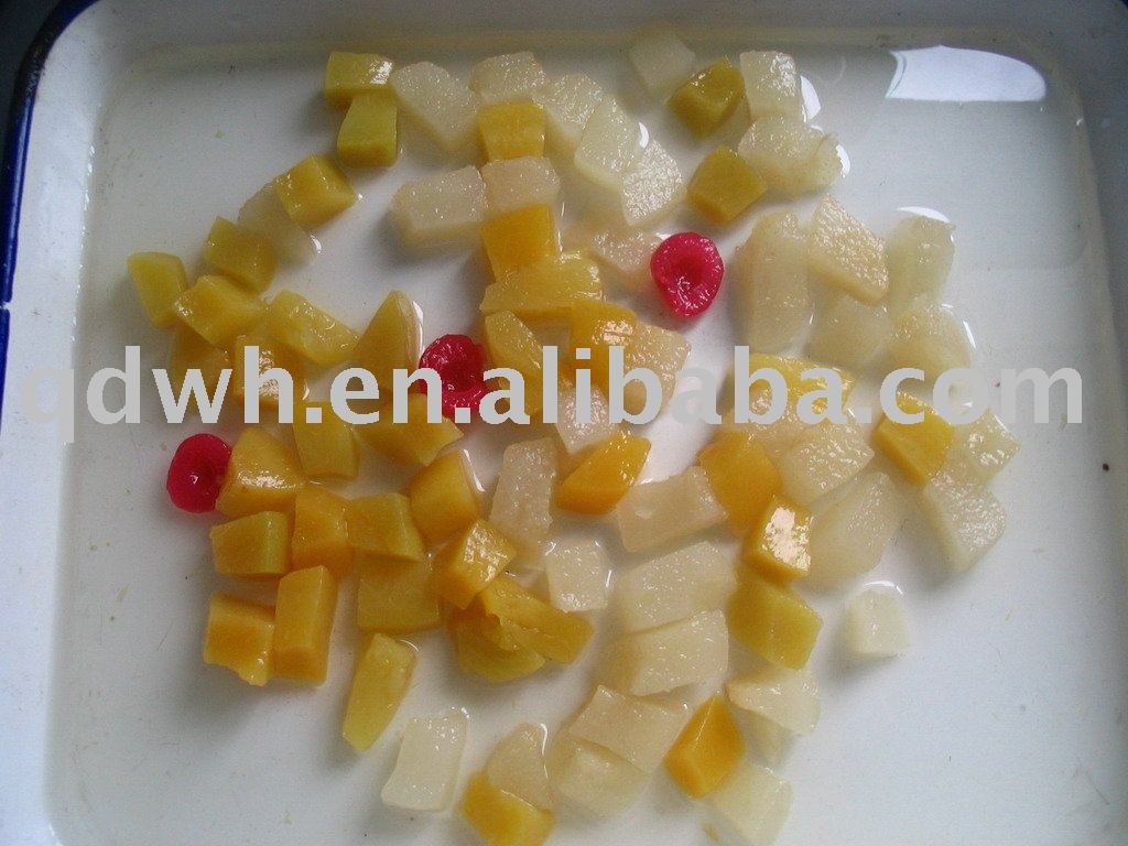 Canned fruit cocktails in light syrup