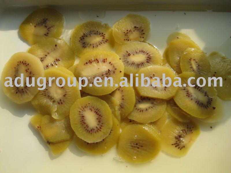 Canned  kiwi  slice in jars