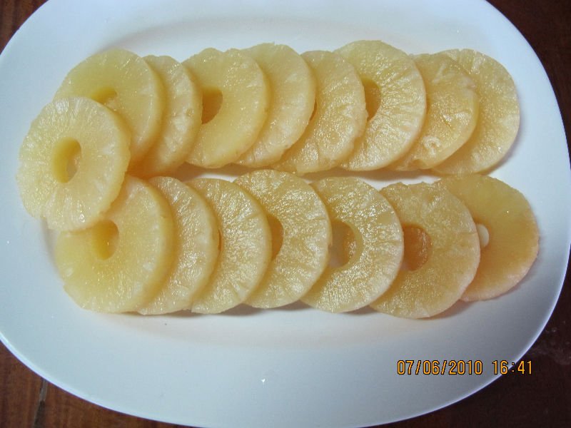 Canned sliced pineapple