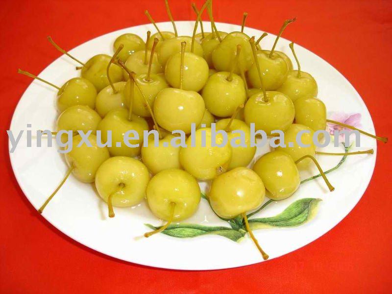 Canned   cherry   apple  in syrup
