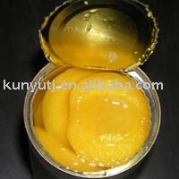 Canned yellow peach in halves