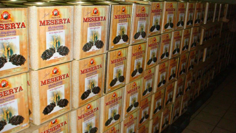 SLICED BLACK OLIVE 15/1 CANNED (D.W 8KG.)