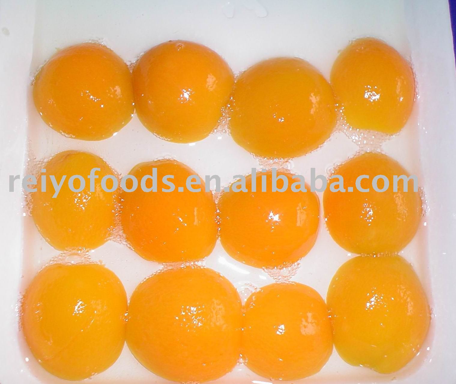 Canned apricot halves in light syrup