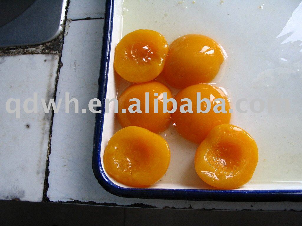 Yellow peach in tin