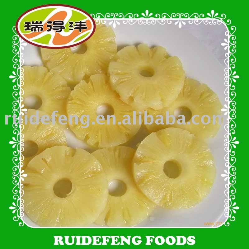 fresh pineapple ananas slices