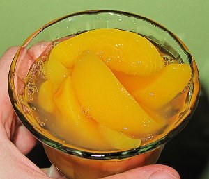yellow peach in light syrup
